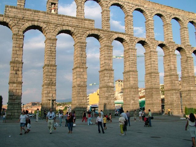 Vista  del Acueducto en la Plaza del Azoguejo