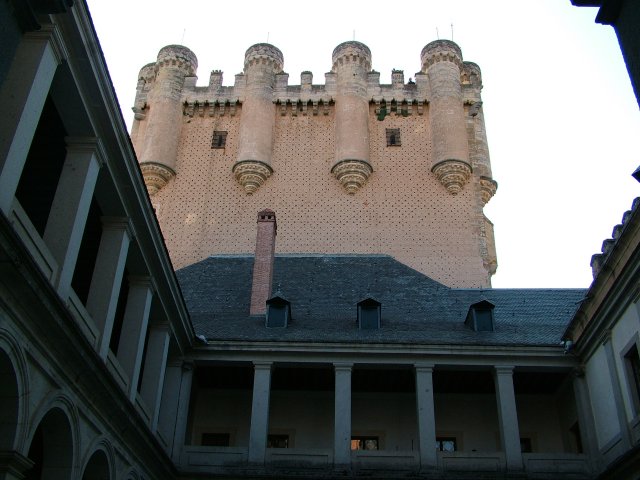 Vista de la torre de Juan II desde el interior